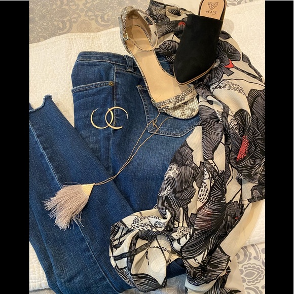 Meet your Posher, Kelly - Picture 2 of 3